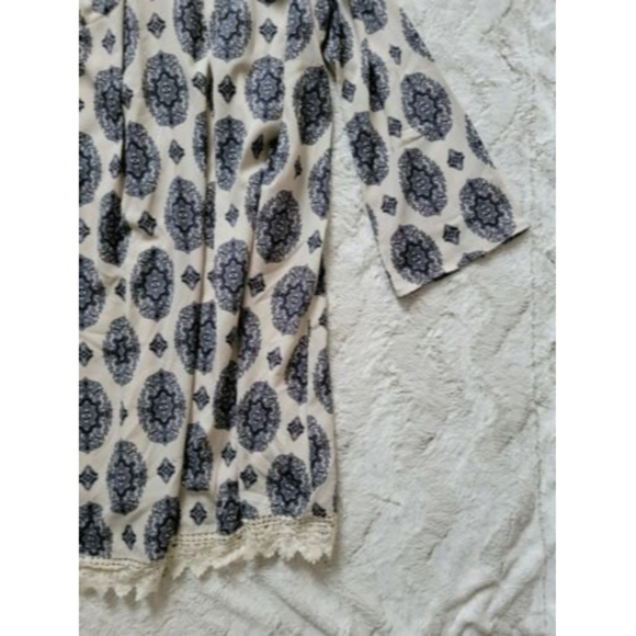 ✨️CL Altar'd State Cream Blue Diamond Print Lace Hem Dress Size M - Picture 5 of 12